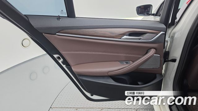 BMW 5-Series 2021 — photo 15