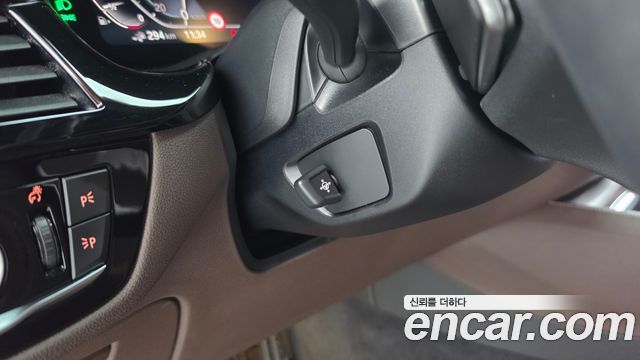 BMW 5-Series 2021 — photo 30