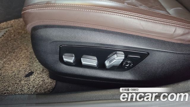 BMW 5-Series 2021 — photo 31