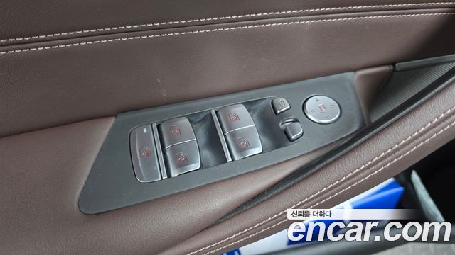 BMW 5-Series 2021 — photo 37