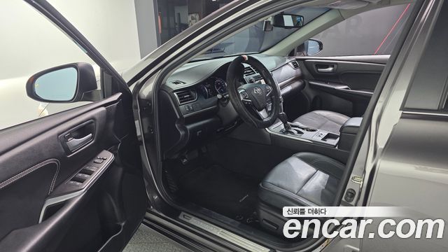 Toyota Camry 2017 — photo 10