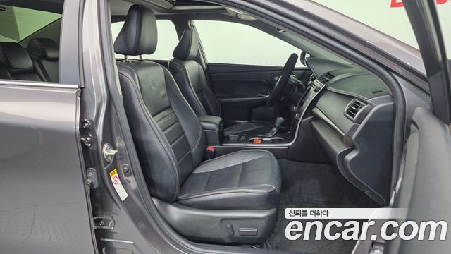 Toyota Camry 2017 — photo 11