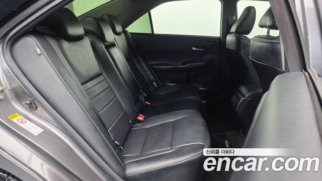Toyota Camry 2017 — photo 12