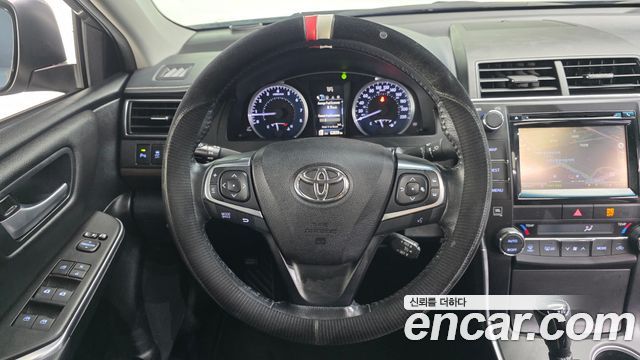 Toyota Camry 2017 — photo 13