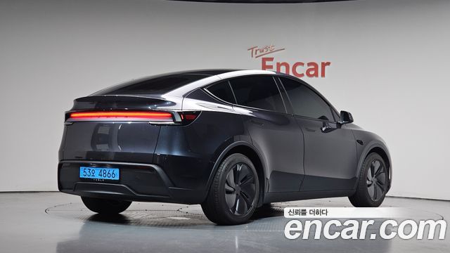 Tesla Model Y 2026 — photo 2