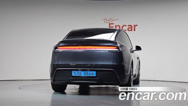 Tesla Model Y 2026 — photo 4