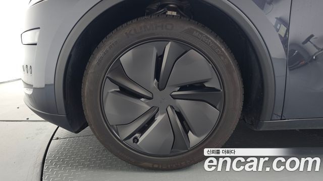 Tesla Model Y 2026 — photo 5