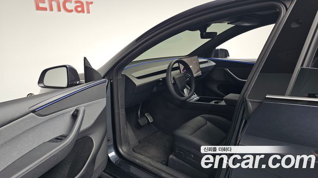 Tesla Model Y 2026 — photo 13