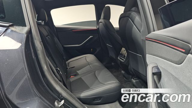 Tesla Model Y 2026 — photo 17