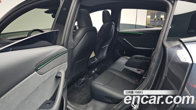 Tesla Model Y 2026 — photo 18