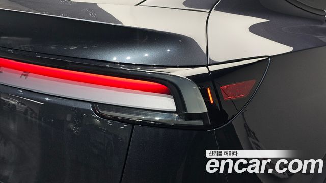Tesla Model Y 2026 — photo 9