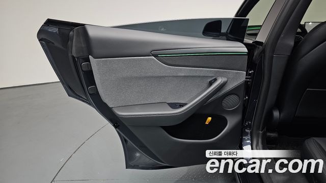 Tesla Model Y 2026 — photo 15