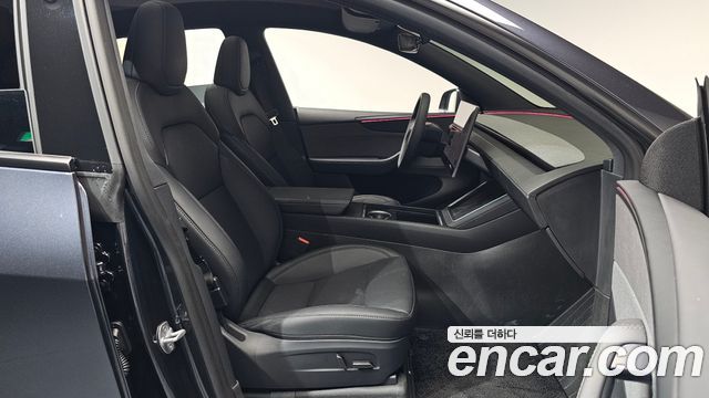 Tesla Model Y 2026 — photo 16
