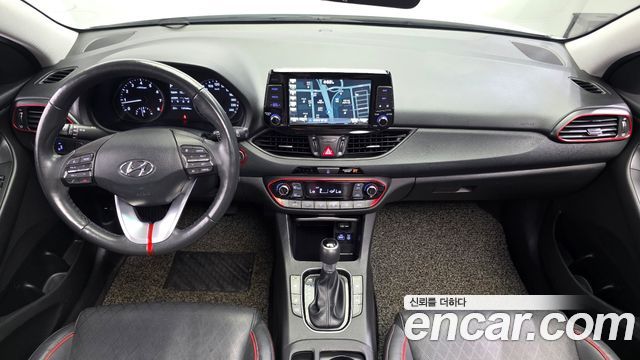 Hyundai i30 2018 — photo 10
