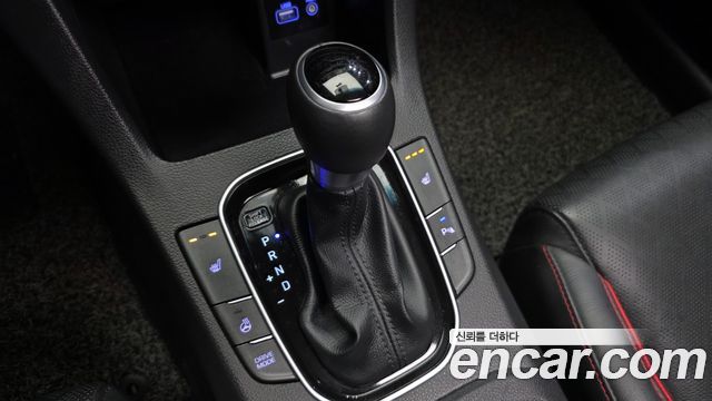 Hyundai i30 2018 — photo 12
