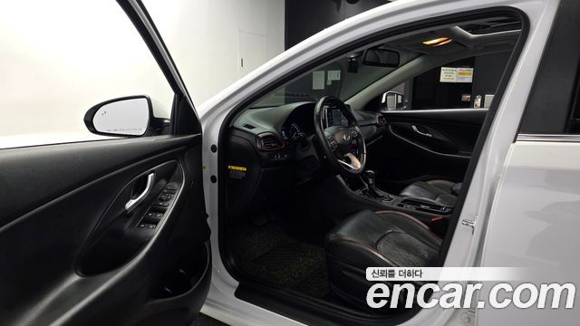Hyundai i30 2018 — photo 13
