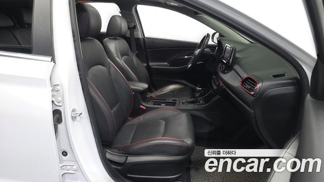 Hyundai i30 2018 — photo 17
