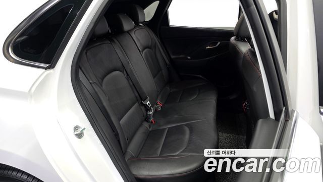 Hyundai i30 2018 — photo 18