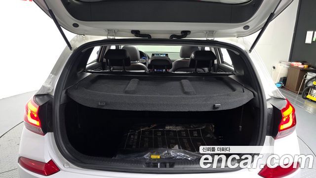 Hyundai i30 2018 — photo 26