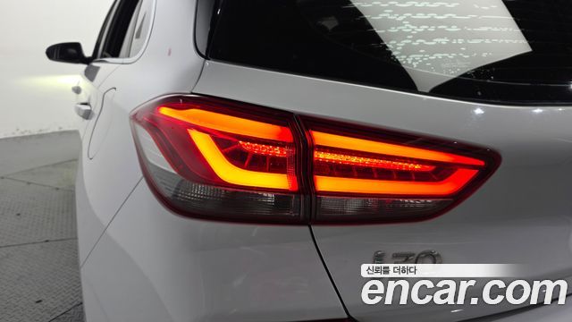 Hyundai i30 2018 — photo 9