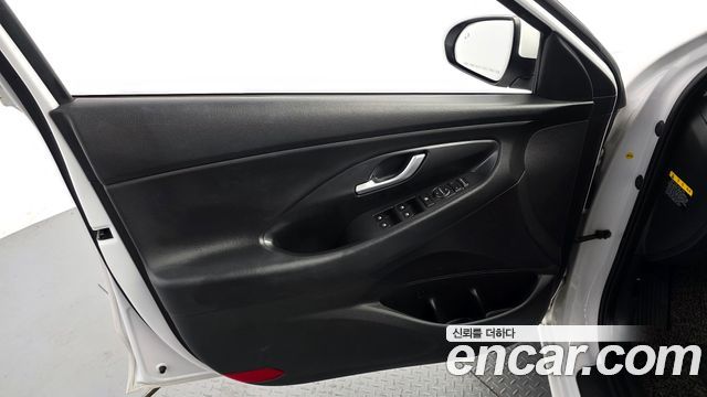 Hyundai i30 2018 — photo 14