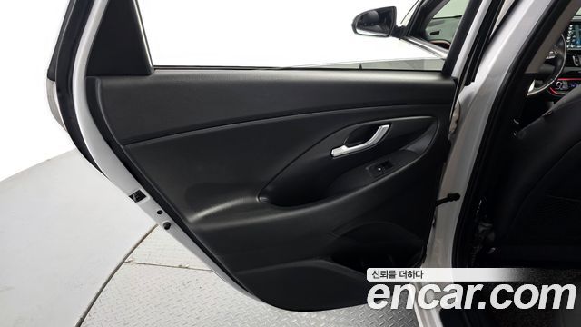 Hyundai i30 2018 — photo 15