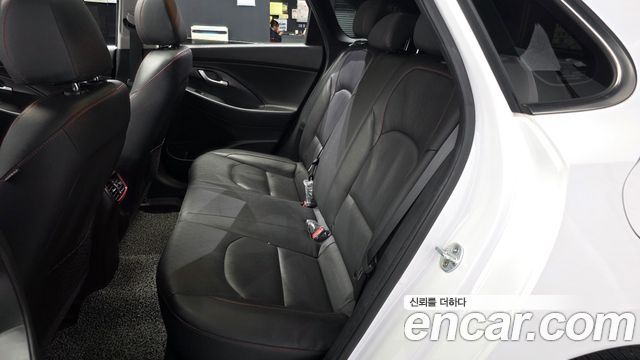 Hyundai i30 2018 — photo 16