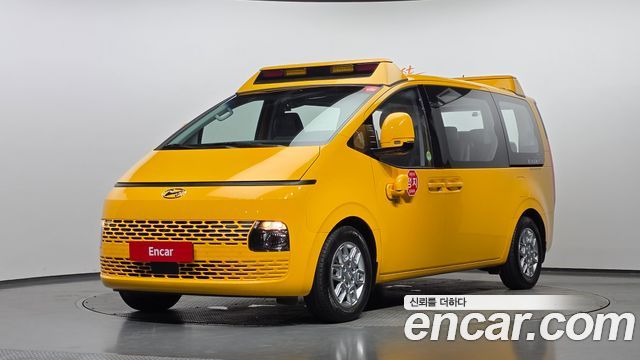 Hyundai Staria 2023 — photo 1