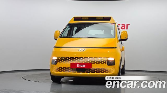 Hyundai Staria 2023 — photo 3