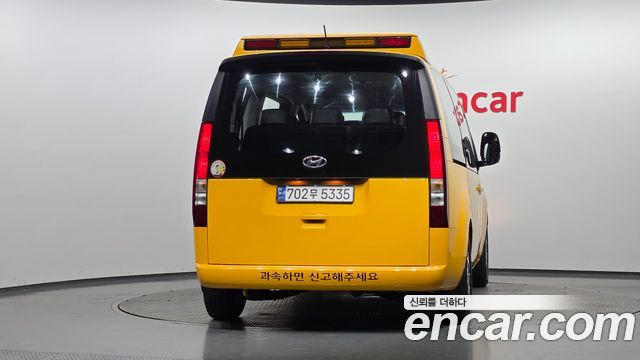 Hyundai Staria 2023 — photo 4