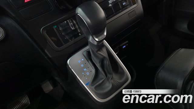 Hyundai Staria 2023 — photo 9