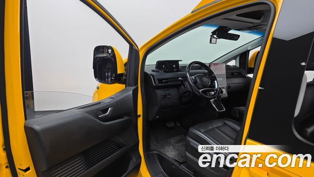 Hyundai Staria 2023 — photo 10