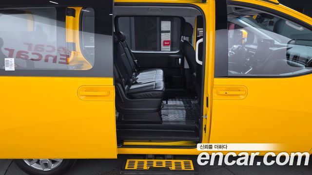 Hyundai Staria 2023 — photo 11