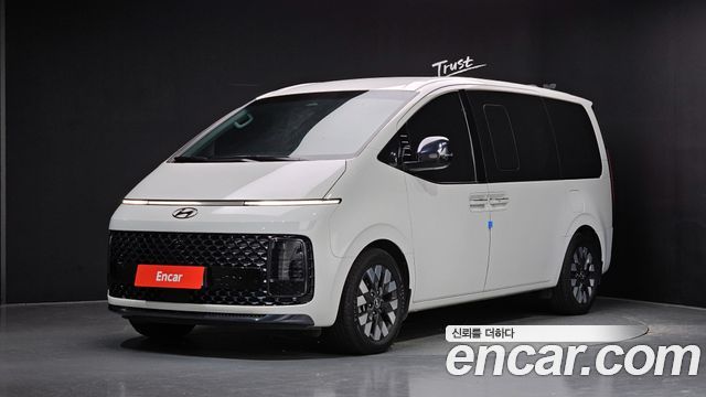 Hyundai Staria 2024 — photo 1