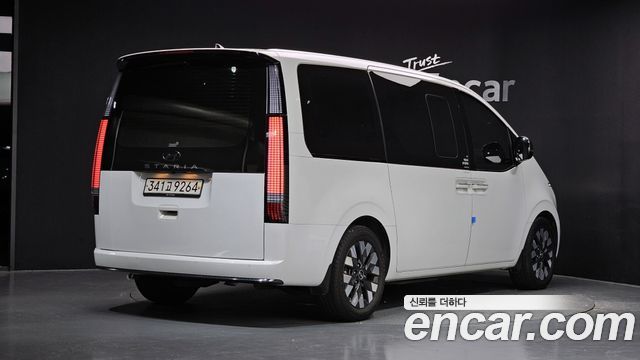 Hyundai Staria 2024 — photo 2