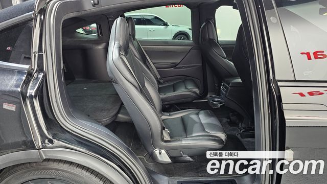 Tesla Model X 2019 — photo 12