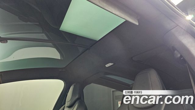 Tesla Model X 2019 — photo 19