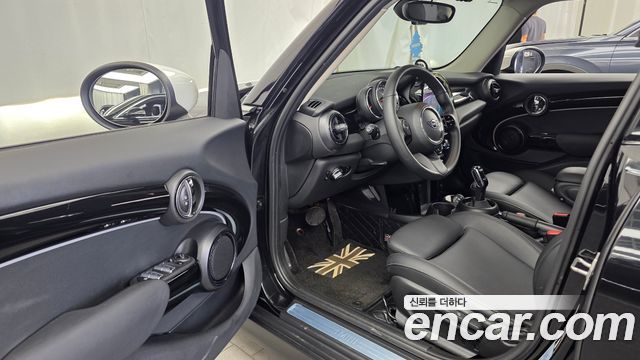 Mini Cooper 2023 — photo 13