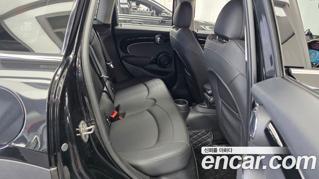 Mini Cooper 2023 — photo 18