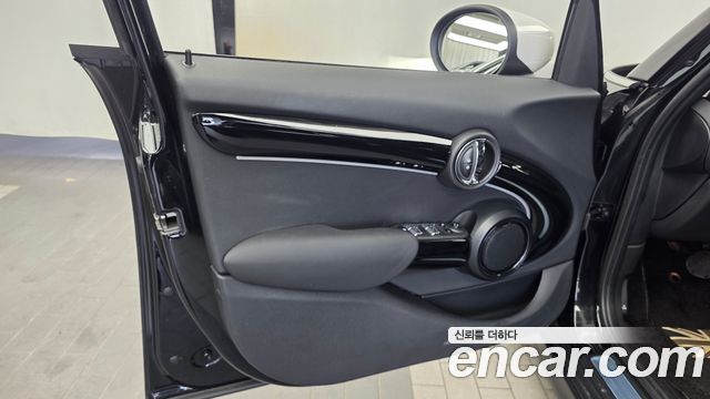 Mini Cooper 2023 — photo 14