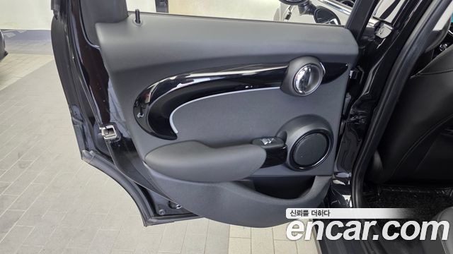 Mini Cooper 2023 — photo 15