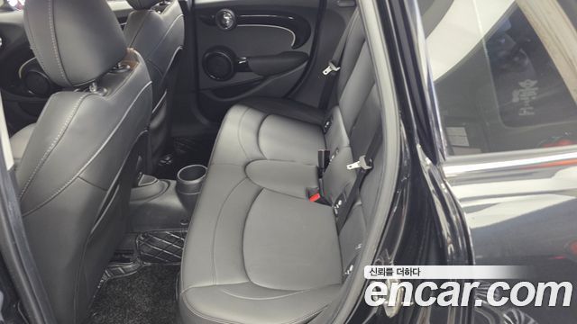 Mini Cooper 2023 — photo 16