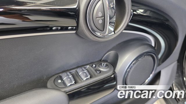 Mini Cooper 2023 — photo 28