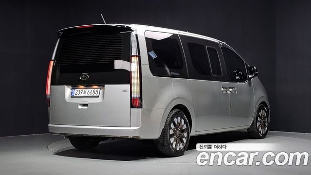 Hyundai Staria 2022 — photo 2