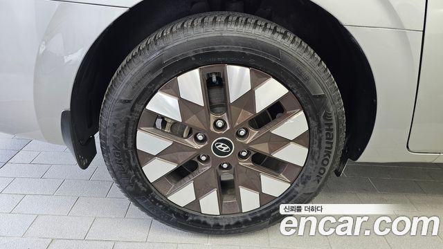 Hyundai Staria 2022 — photo 5