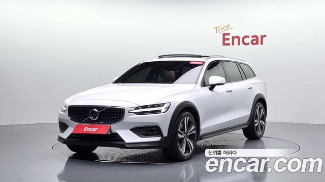 Volvo V60 2019 — photo 35