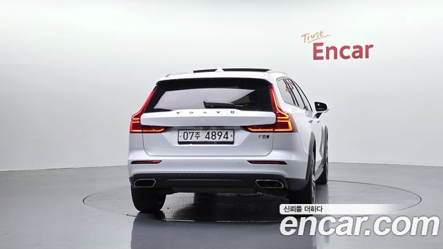 Volvo V60 2019 — photo 4