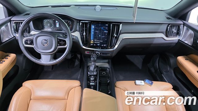 Volvo V60 2019 — photo 10