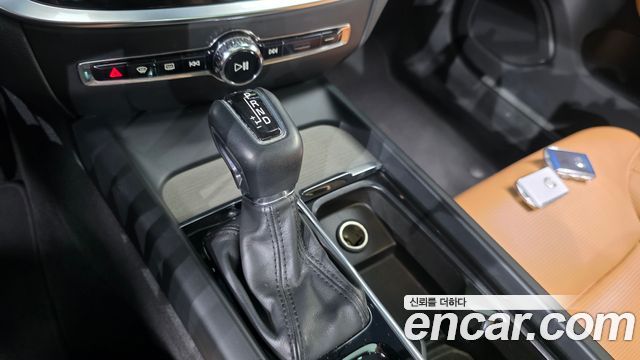 Volvo V60 2019 — photo 12