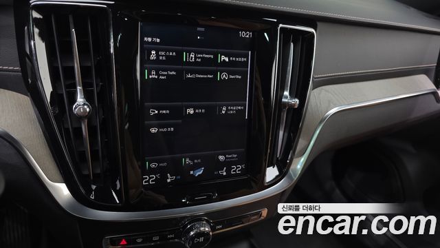 Volvo V60 2019 — photo 21